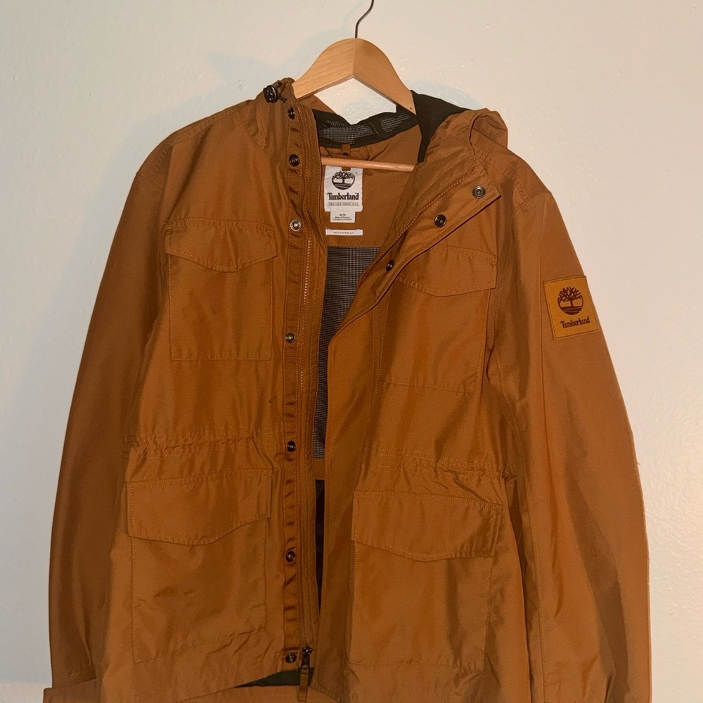 Timberland Brown Raincoat with Stand-Up Collar and Durable Fabric